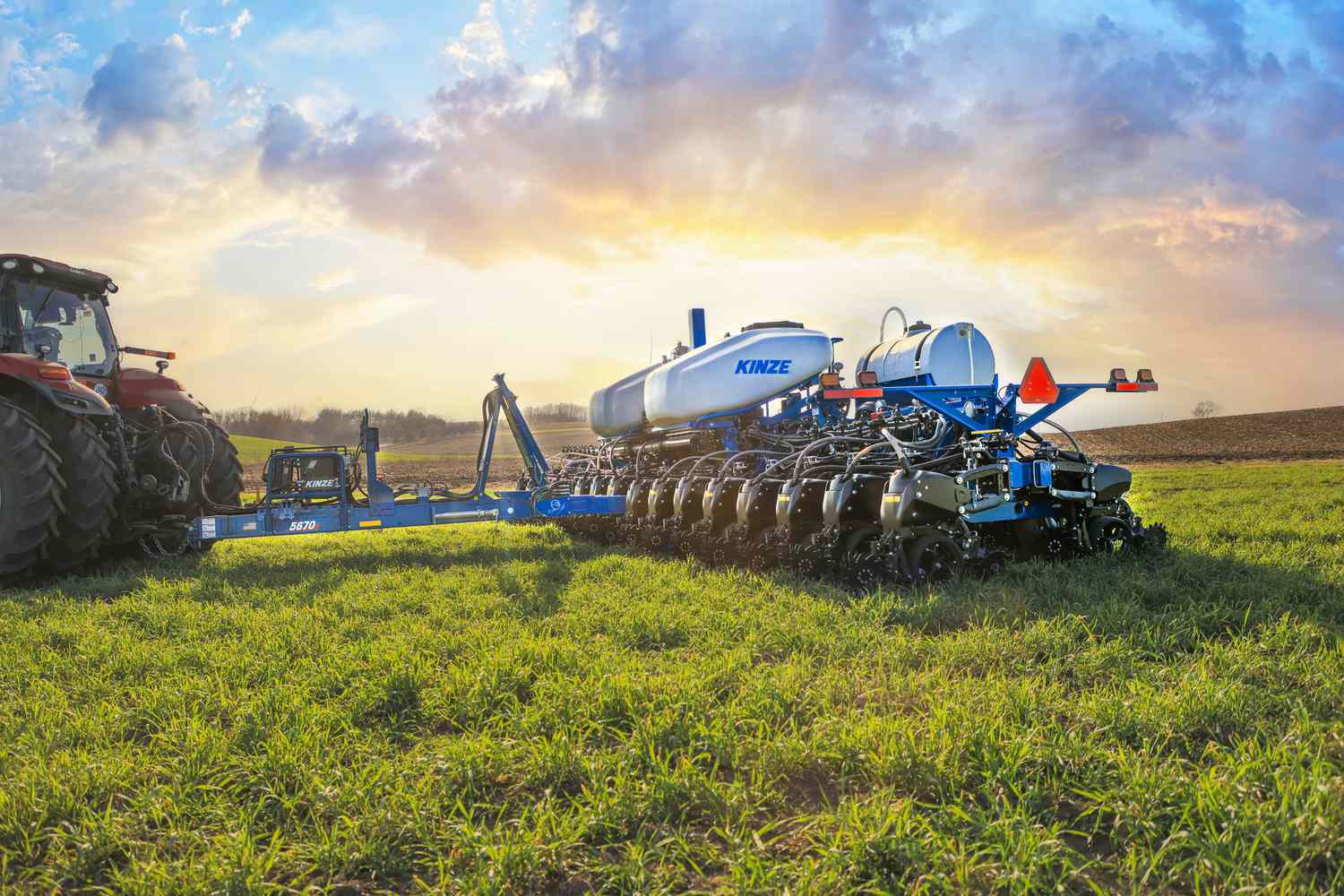 Kinze’s New 5670 Pivot Fold, Split Row Model Planter